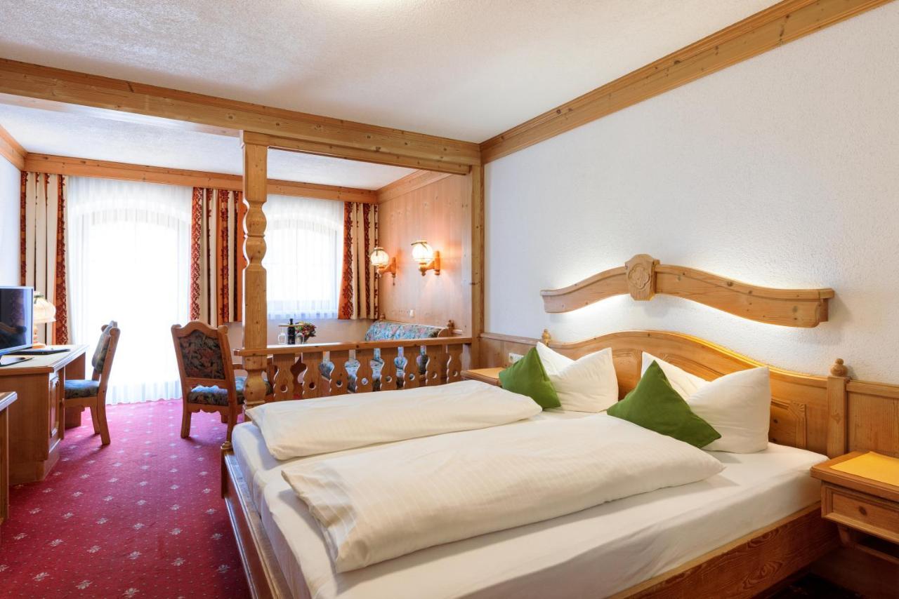 Gasthof Baeren Holzgau Buitenkant foto