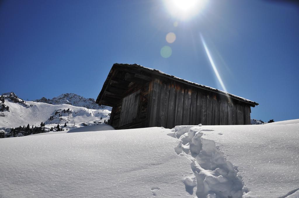 Gasthof Baren Hotel Holzgau Buitenkant foto