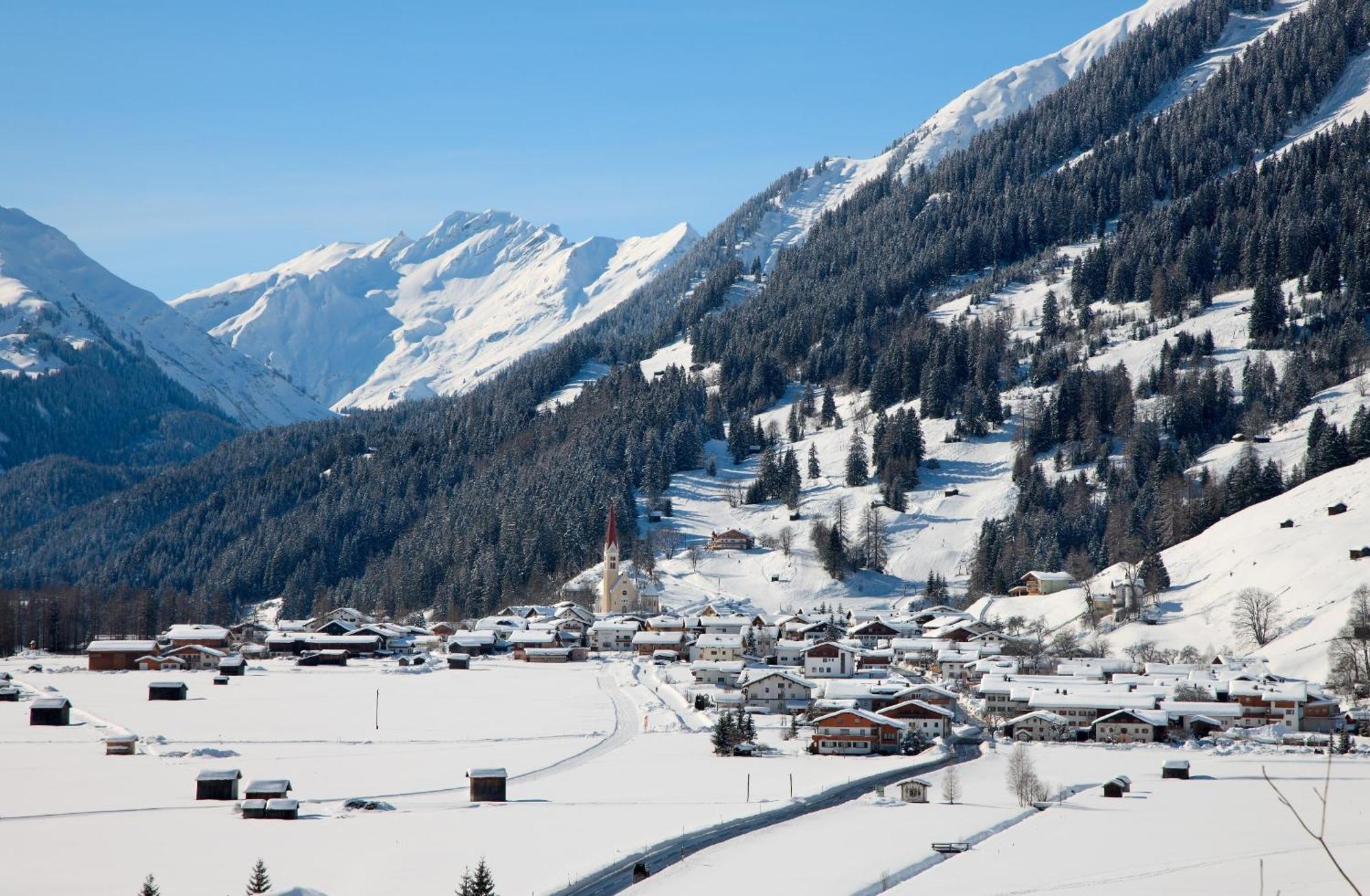 Gasthof Baeren Holzgau Buitenkant foto