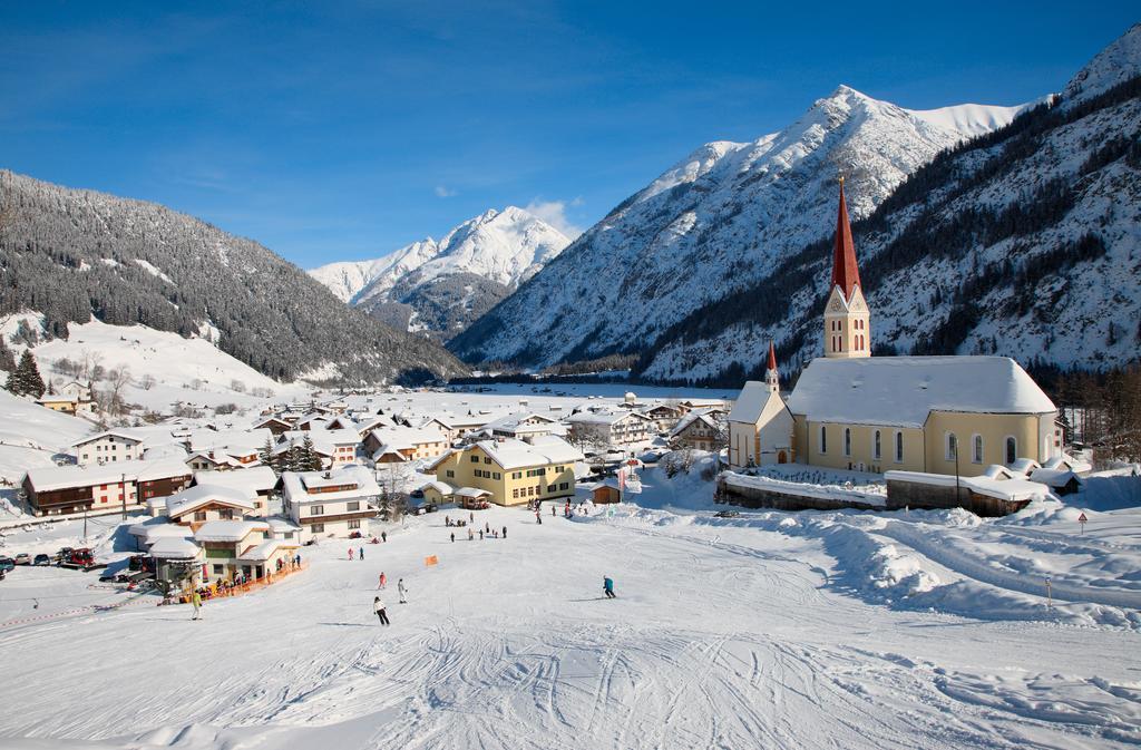 Gasthof Baren Hotel Holzgau Buitenkant foto